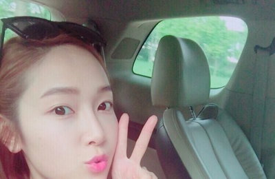 "오른쪽도 예쁘죠?" 제시카, 봄 분위기 핑크빛 입술
