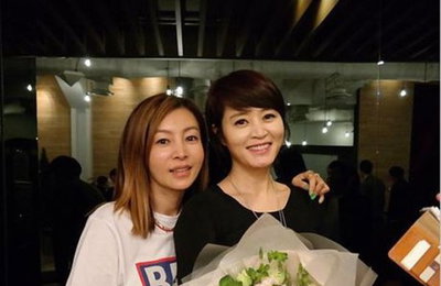 김혜수&황신혜, 세월 흘러도 변치않는 동안 미모를 뽐내