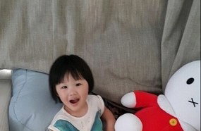엄태웅 딸 엄지온,아기 천사 닮은 '해맑은 미소'