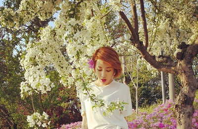 서인영, 꽃 속에 파묻혀 섹시+요염 포즈…