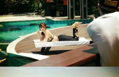강예원, 서핑보드 위 엎드려…물에 젖은 완벽 몸매