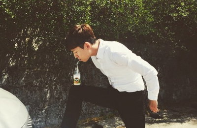 정경호, 유쾌한 두유 먹방 공개 "촬영하기 좋은 날"