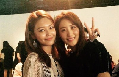 "나보다 긴 월드스타"…수영·수현, 기럭지 자매