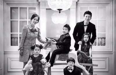 션·정혜영, 가족사진 공개…"내가 살아가는 작은 천국"