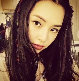 이하늬, 매력만점 히피 소녀 '무결점 미모' 뽐내