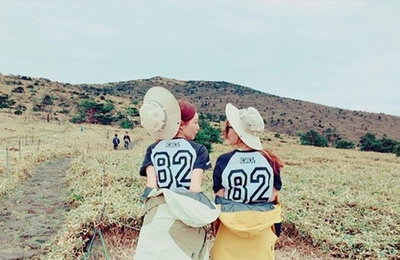 다비치, 커플티 입고 다정한 6년만에 등산 인증샷…