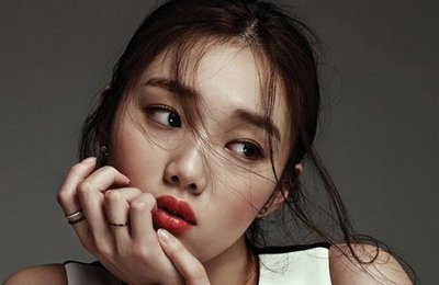 이성경, '소녀와 숙녀 사이' 순수하지만 관능미 넘치는 화보 공개