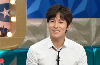 김동완, '매너없는' 여성팬 사진 공개·삭제 해프닝