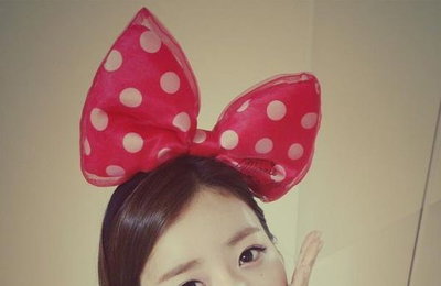 에이핑크 보미, 커다란 리본 머리띠하고 꽃받침…“애교 셔틀”