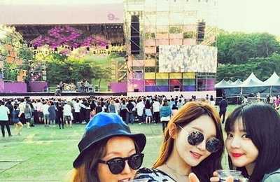 이유비, 강민경·정인과 재즈페스티벌 나들이...