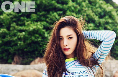 나나, 래쉬가드 입고 늘씬한 바디라인 뽐내
