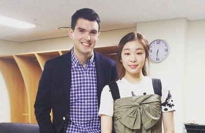 김연아, 제임스 후퍼와 인증샷 공개" 난 그녀의 병풍"