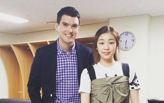 김연아, 제임스 후퍼와 인증샷 공개" 난 그녀의 병풍"