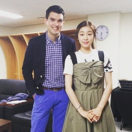 김연아, 제임스 후퍼와 인증샷 공개" 난 그녀의 병풍"