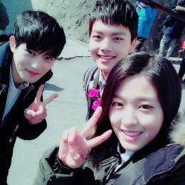 설현, 이종현-여진구와 화기애애 다정샷"10시 35분!"
