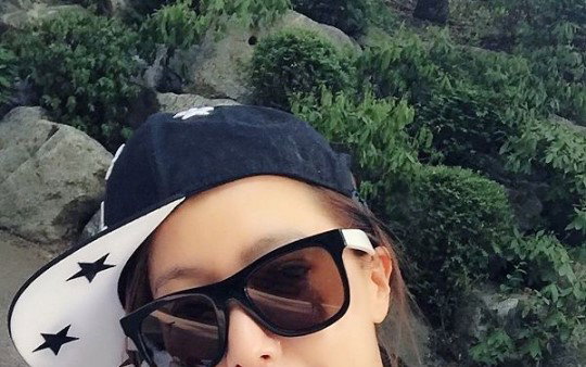 "동안의 정석"…김희선, 귀요미 스냅백