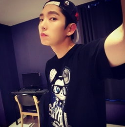 이준기, 스냅백 쓰고 동안 외모 과시 셀카…