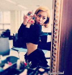 f(x) 루나, 개미허리 인증샷…'개미허리+황금몸매'