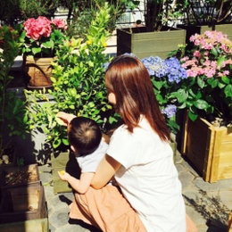 소유진, 아들 용희 군과 단란한 일상 '노란색 골라따기'