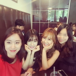 전혜빈, 소녀시대 사이서도 기죽지 않는 미모 과시