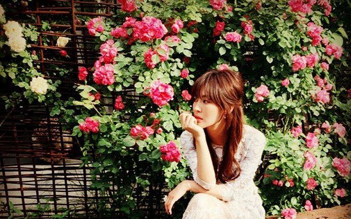 김소연, 꽃보다 아름다운 순백의 신부 변신…‘드레스 소연’