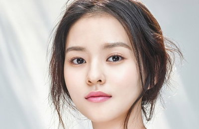 [화보] 김윤혜, 촉촉한 물광 피부 뽐내…