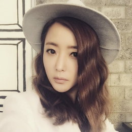 김희선, 시선 압도 청초 미모…"일하러 가자"