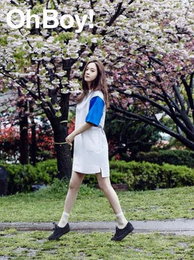 f(x) 크리스탈, 오리지널 스니커즈 화보 공개! ‘몽환적인 여성미’ 눈길