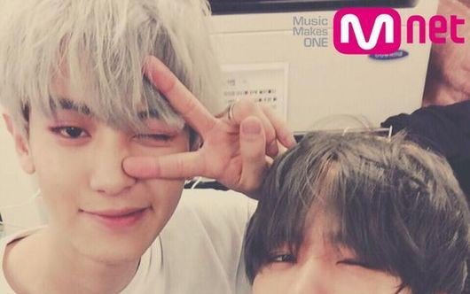 엑소 찬열·백현, 섹시한 소년으로 돌아왔다…‘훈훈한 투샷’