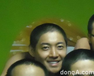 김현중, 훈련소 3주차 모습 공개…'미소와 함께'