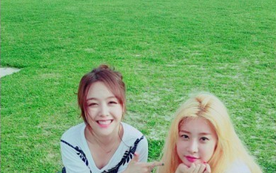 '걸스데이' 민아, 소진과 다정한 투샷 '오키나와, 어느 멋진 날'