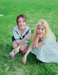 '걸스데이' 민아, 소진과 다정한 투샷 '오키나와, 어느 멋진 날'