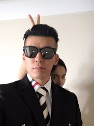 션, '킹스맨' 콜린 퍼스도 울고 갈 슈트 핏 '모두 화이팅!'