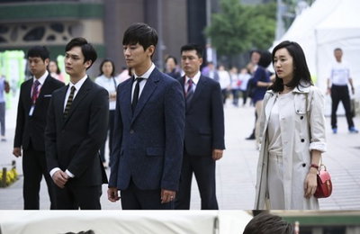 ‘가면’ 수애·주지훈, 상인 시위대와 팽팽한 대처