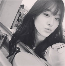 송지은, 입술 내밀고 셀카 '청순미+귀요미'
