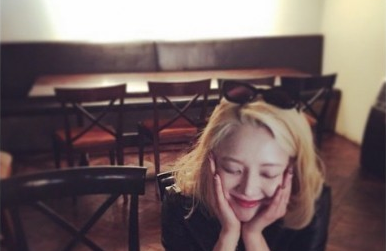 '소녀시대' 효연, 상큼 미모 발산 "꽃받침 귀요미"