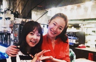 박보영·엄지원, 자매같은 훈훈 투샷…"쌍꺼풀 없이 눈 큰 아이"
