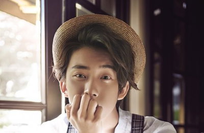 싱글즈 B1A4 공찬 화보 공개 ‘요리하는 남자 변신’