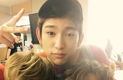 뱀뱀·닉쿤, 돈독한 우애…"닉쿤 형 생일 축하해요"