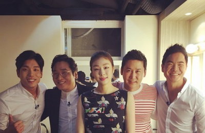 김연아, 삼촌팬들 사이 빛나는 미모…"요정의 청초함"
