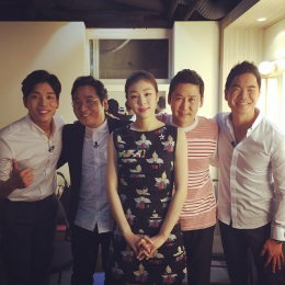 김연아, 삼촌팬들 사이 빛나는 미모…"요정의 청초함"