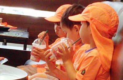 삼둥이 시민 인증샷…"집근처 카페에서 냠냠~"