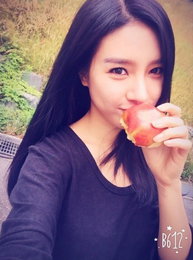 김소은, 러블리 꽃 미소…"촬영 전 모닝사과 밤선비"