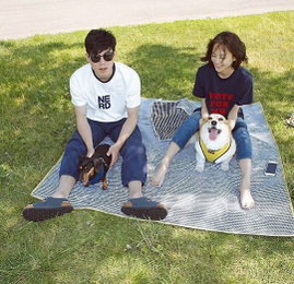 김무열♥윤승아, 정오의 데이트…"우리 가족 나들이"