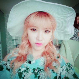 '시크릿' 전효성, 상큼한 일상 셀카 '뷰티바이블 2015'