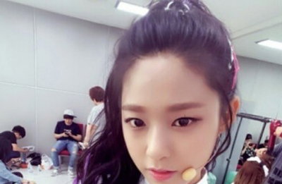 설현, 깜찍한 교복 셀카 '화사한 미모'