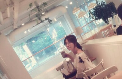 강예원, 일상 모습 공개 '오후 시간 커피 한 잔'