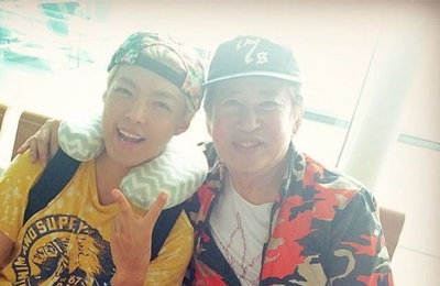 강남, 김용건과 다정하게 찰칵 '훈훈 투샷'