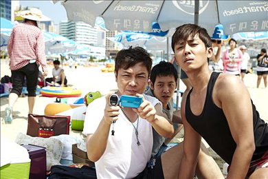 [새영화]'쓰리 썸머 나잇' 자신 있게 망가지는 코미디 영화