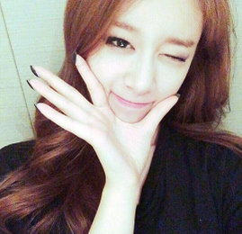 '티아라' 지연, 사랑의 미소…"윙크에 반했지?"